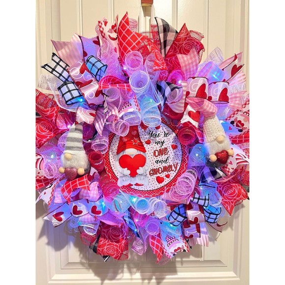 Handmade Valentine’s Gnome Hearts Ribbon Prelit Wreath 22 ins LED W13 - Picture 9 of 12